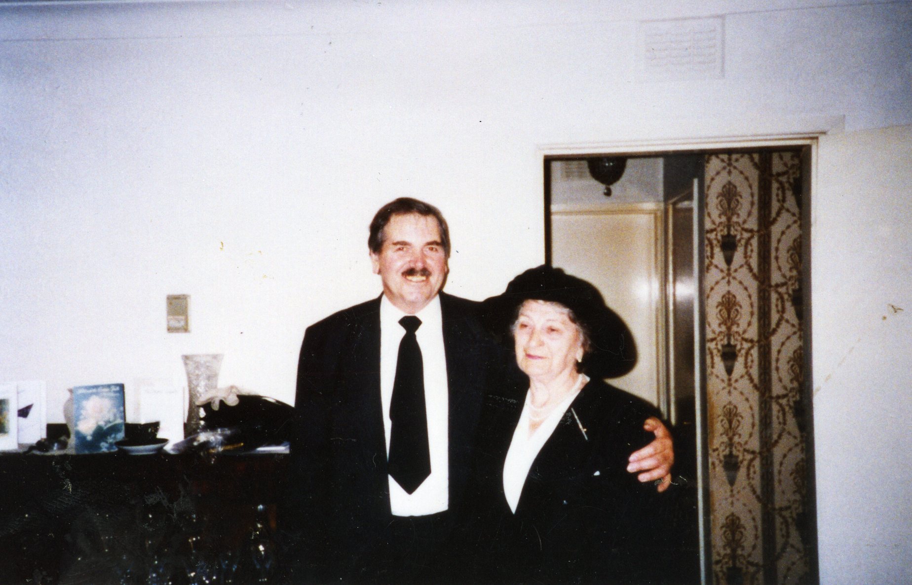 Photos/Ron Beach & Mom.jpg